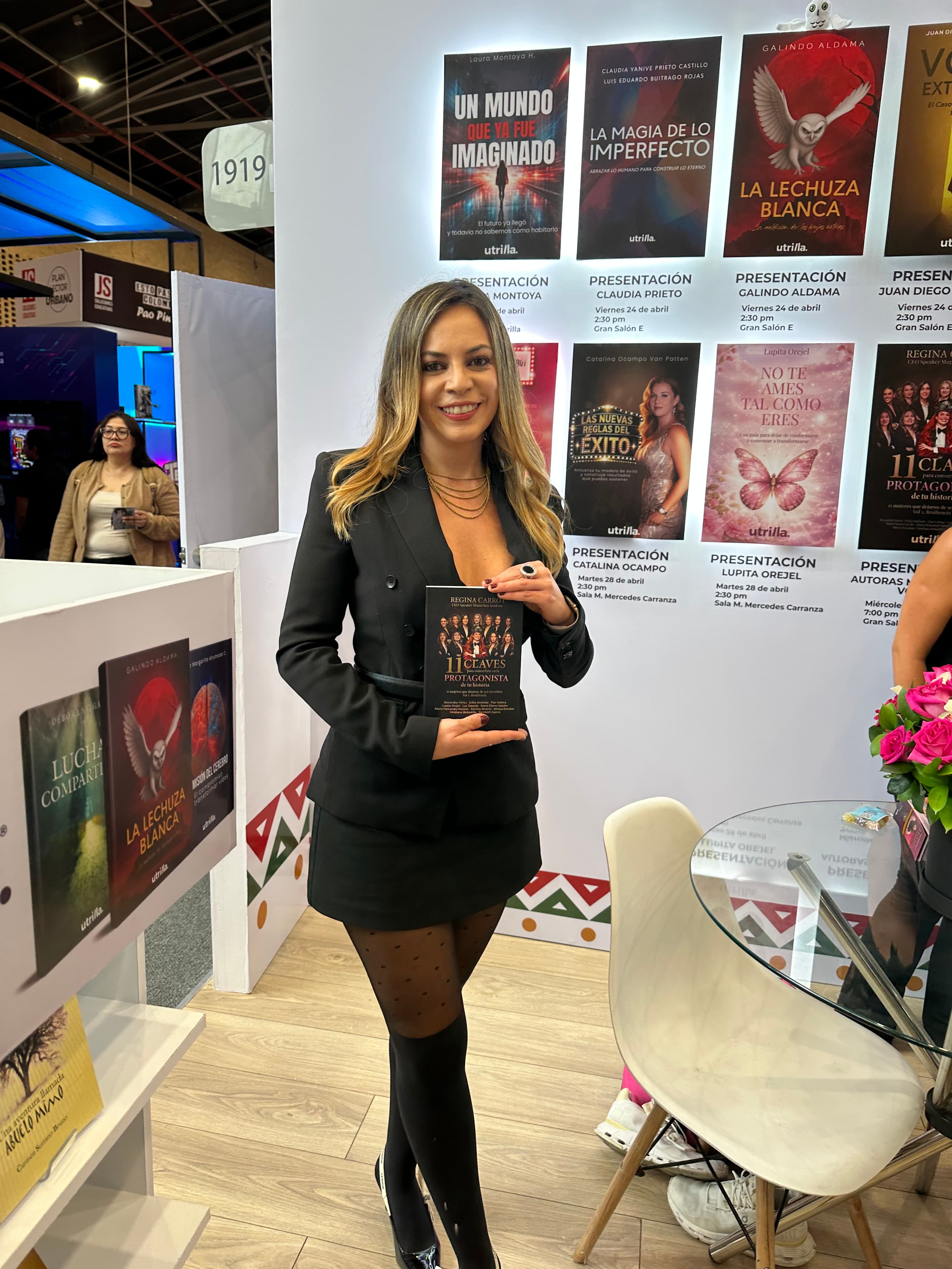 Luz Elena presentando el libro 11 claves para convertirte en la protagonista de tu historia